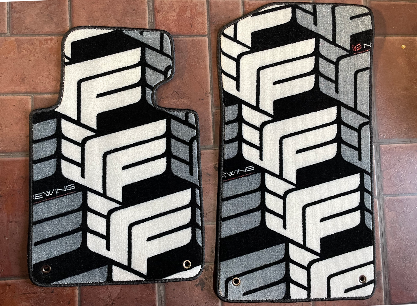 輸入車【NEWING ロゴ】オリジナルフロアマット