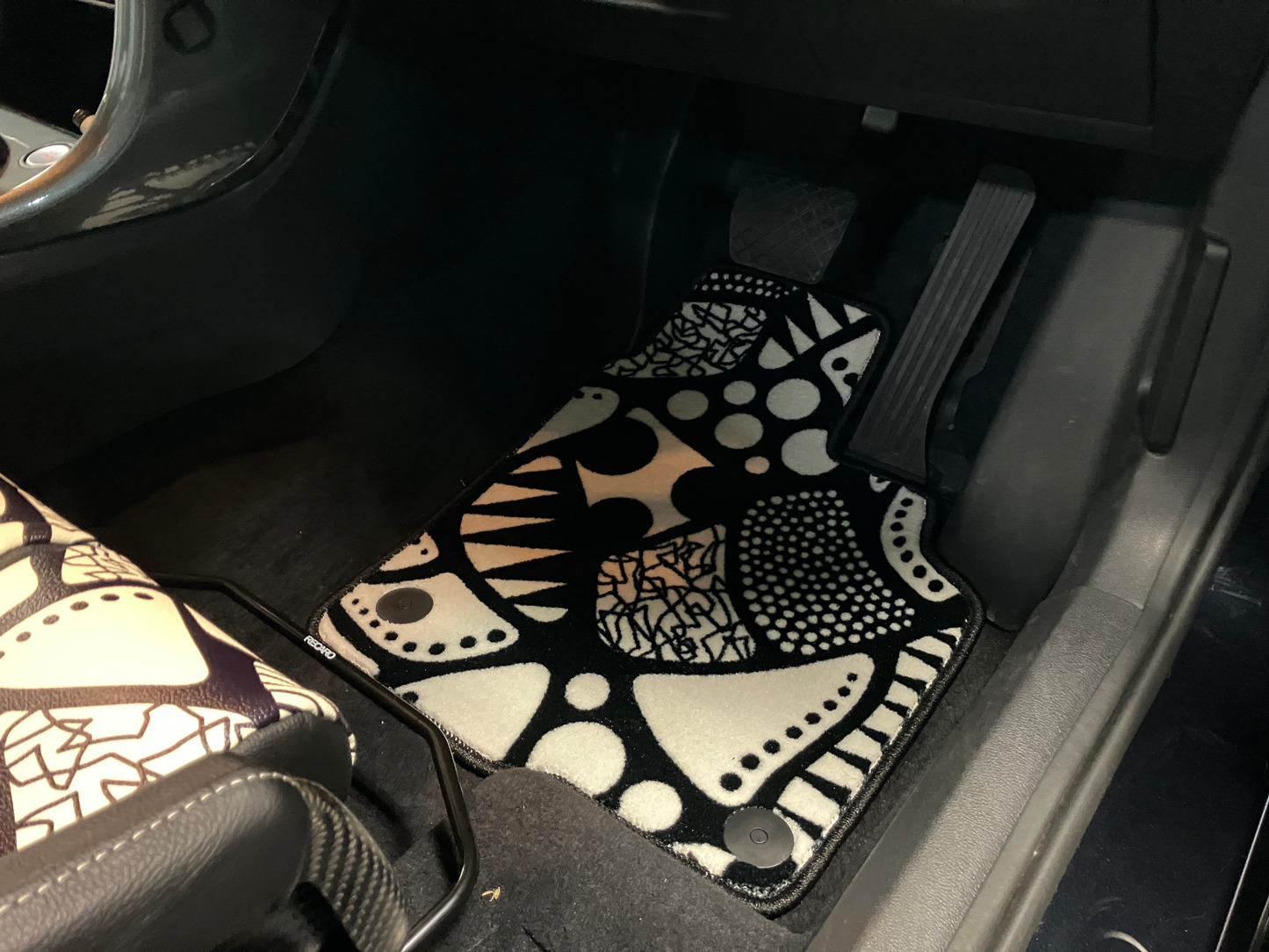 輸入車【Ahhi Choi×NEWING】コラボデザインフロアマット