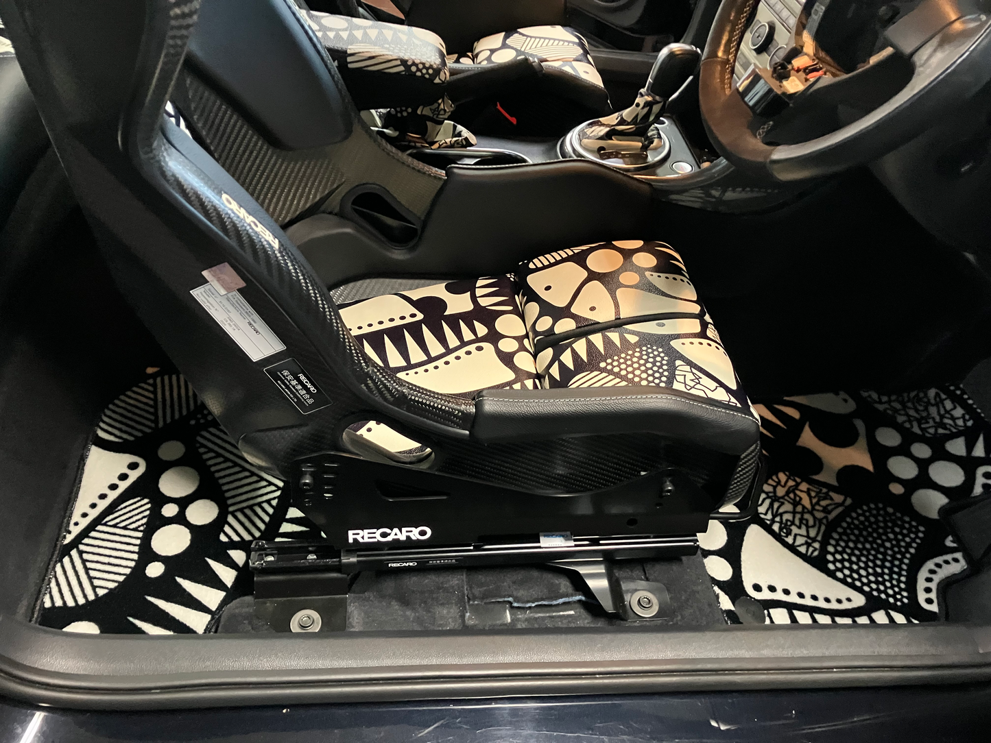 輸入車【Ahhi Choi×NEWING】コラボデザインフロアマット