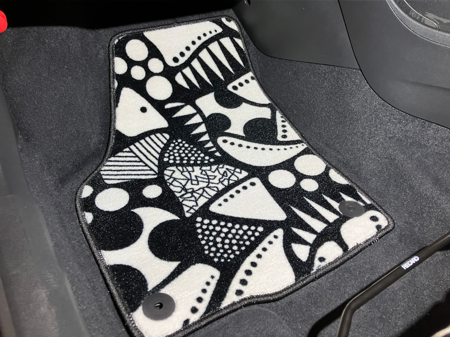 輸入車【Ahhi Choi×NEWING】コラボデザインフロアマット