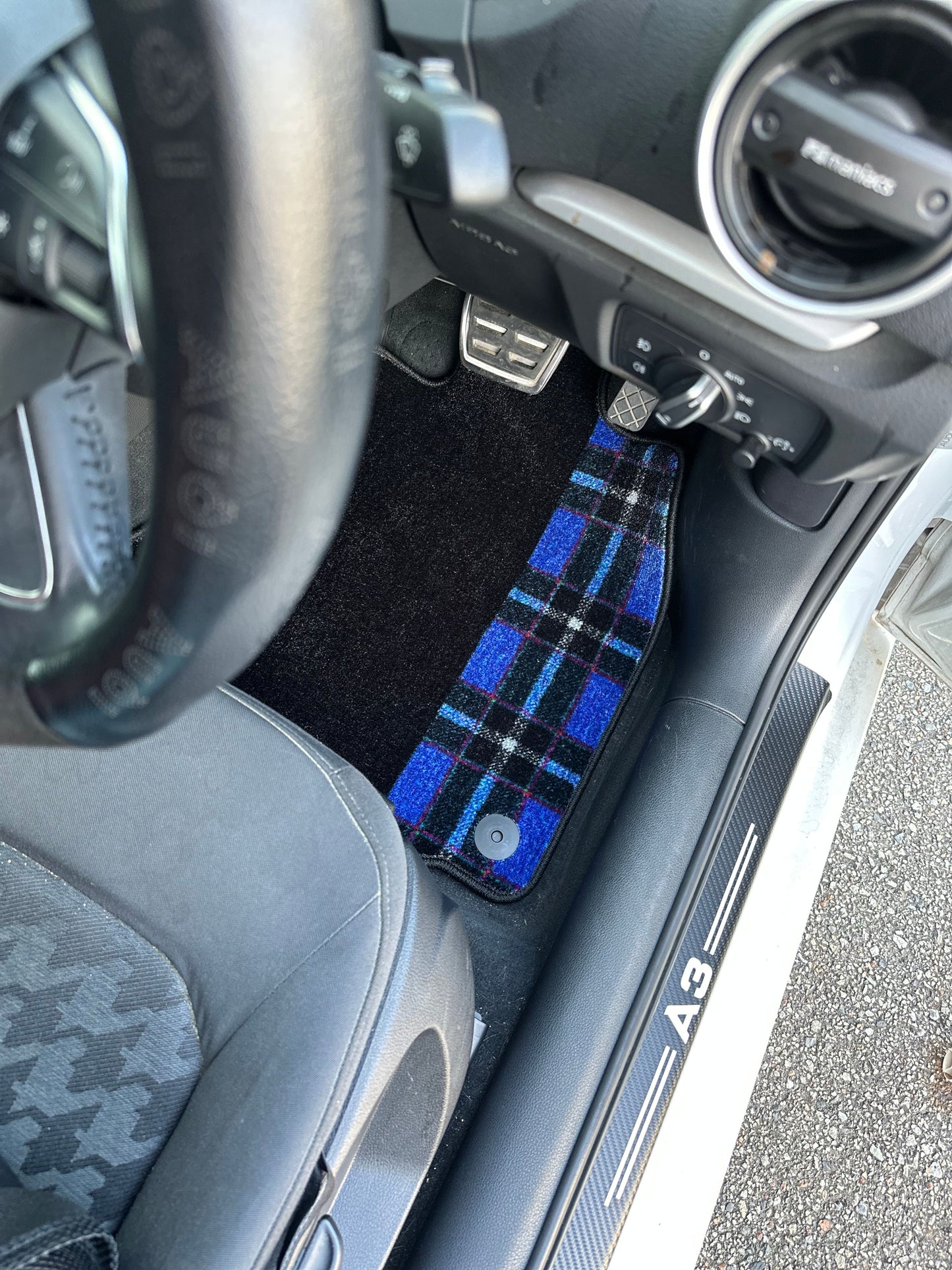 国産車【神戸タータン】NEWINGオリジナルデザインフロアマット