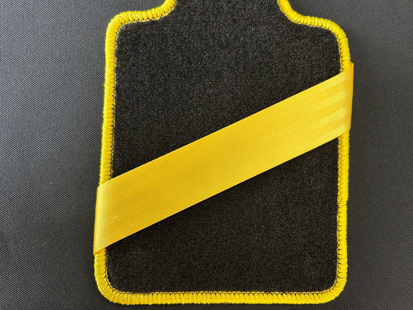 カラーシートベルト＆フロアマットスペシャルセット　（2本+4枚組）