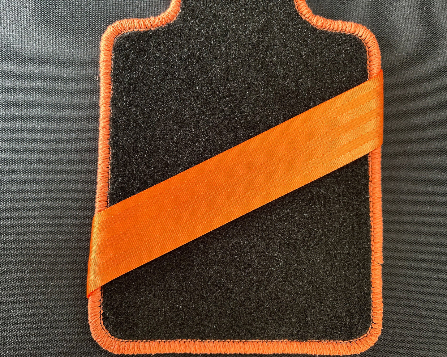 カラーシートベルト＆フロアマットスペシャルセット　（2本+4枚組）