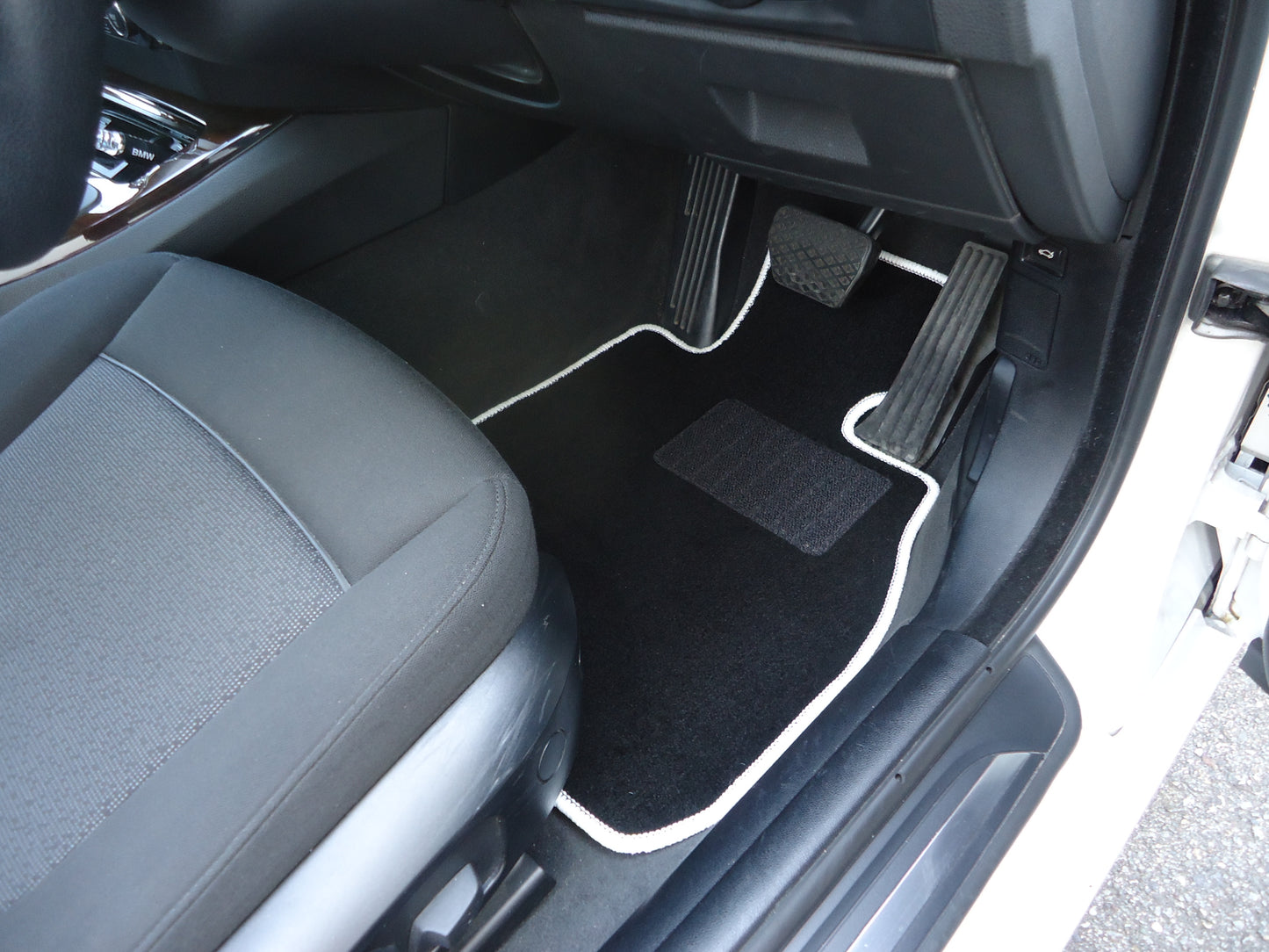 国産車【ベーシック】NEWINGフロアマット