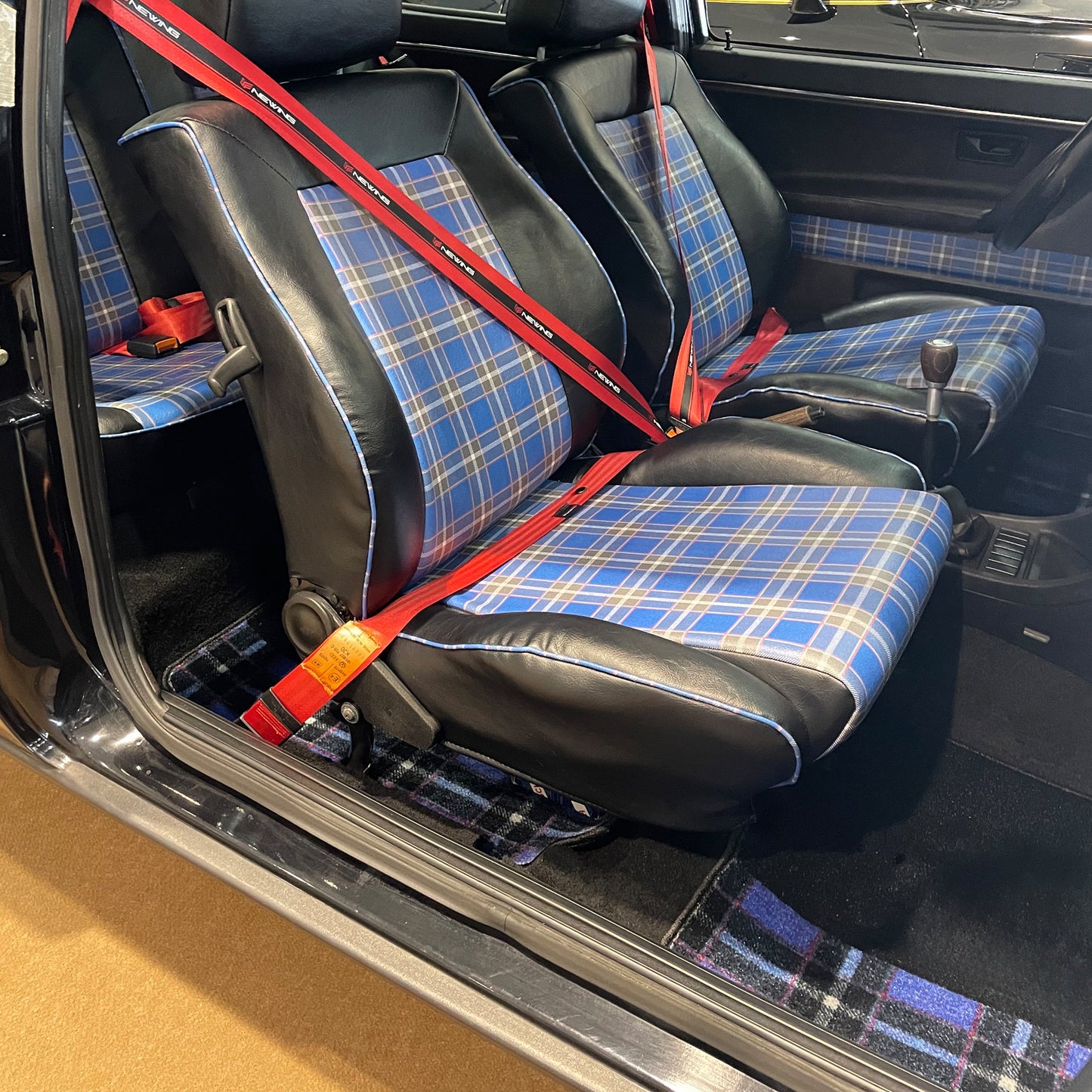 国産車【神戸タータン】NEWINGオリジナルデザインフロアマット