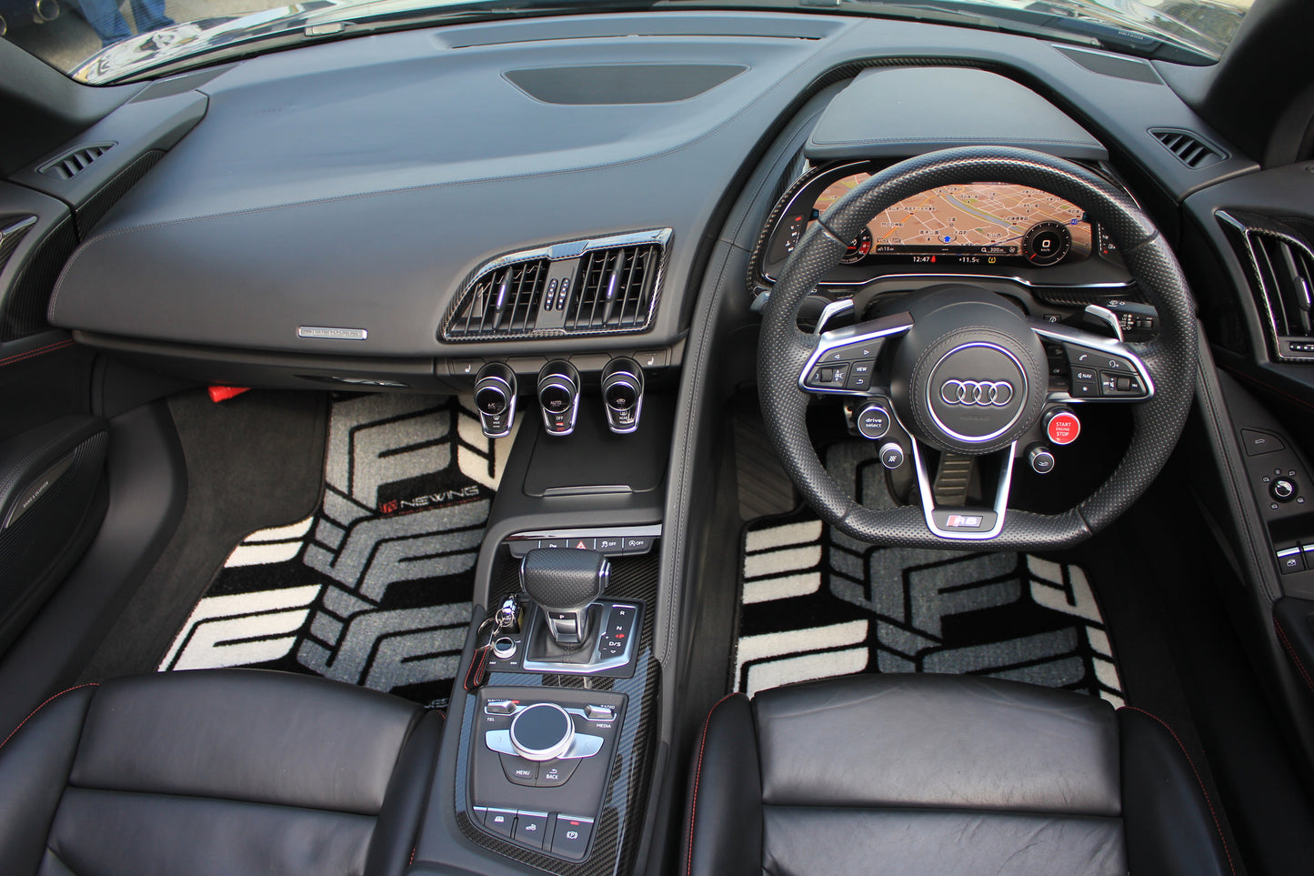 輸入車【NEWING ロゴ】オリジナルフロアマット