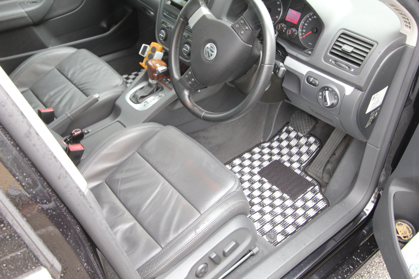 国産車【チェック】NEWINGフロアマット