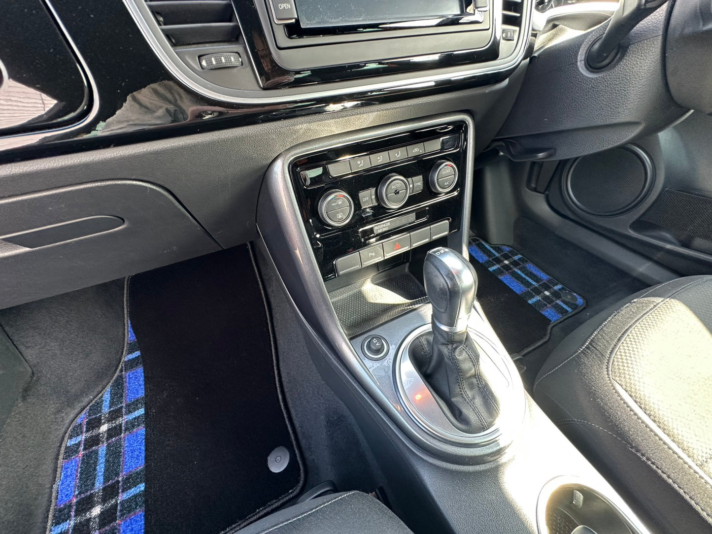 輸入車【神戸タータン】NEWINGオリジナルデザインフロアマット