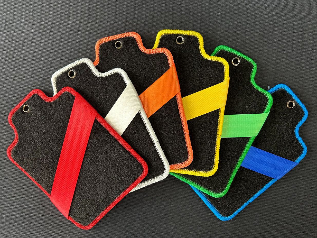 カラーシートベルト＆フロアマットスペシャルセット　（2本+4枚組）