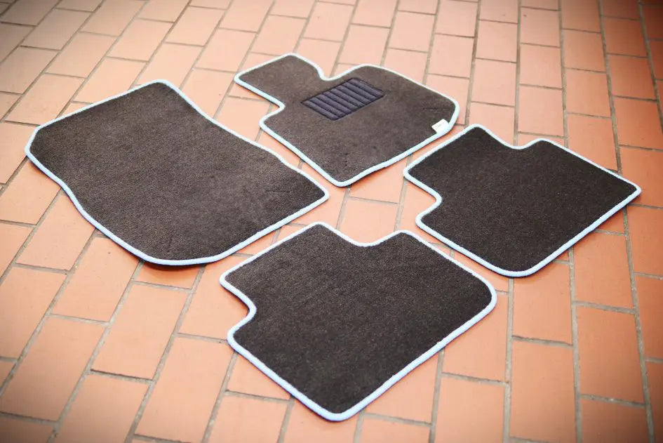 輸入車【カラーセレクト】NEWINGフロアマット