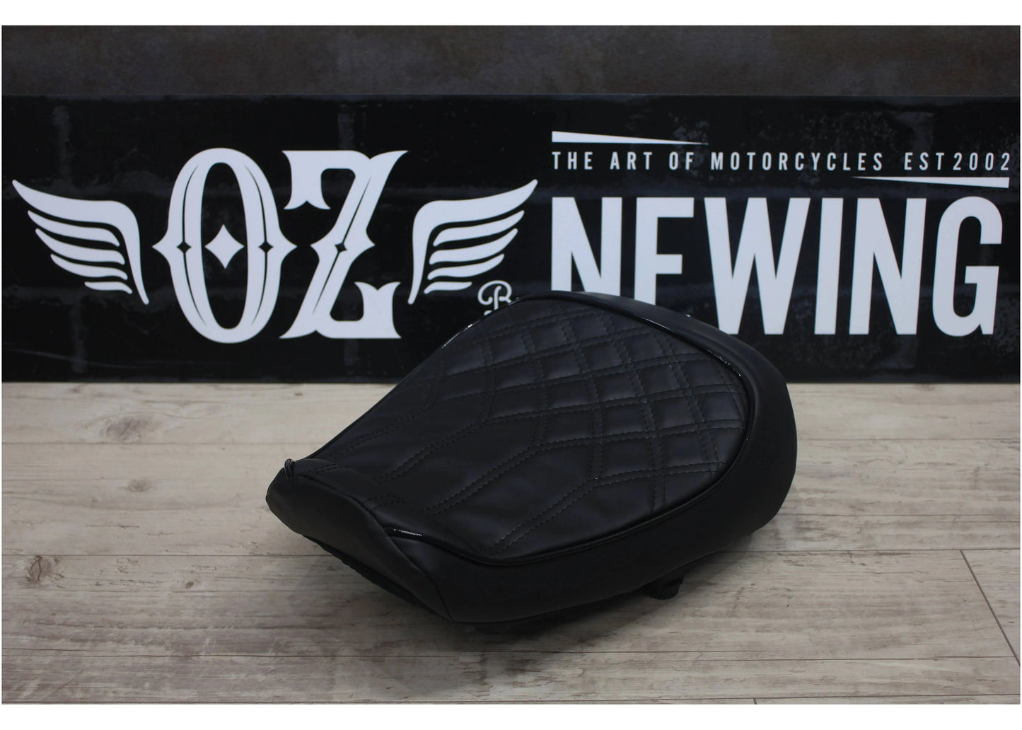 【OZbyNEWINGオリジナル】RH1250S Sportster S 専用シートカバー｜高精度フィット＆6色パイピングカスタム