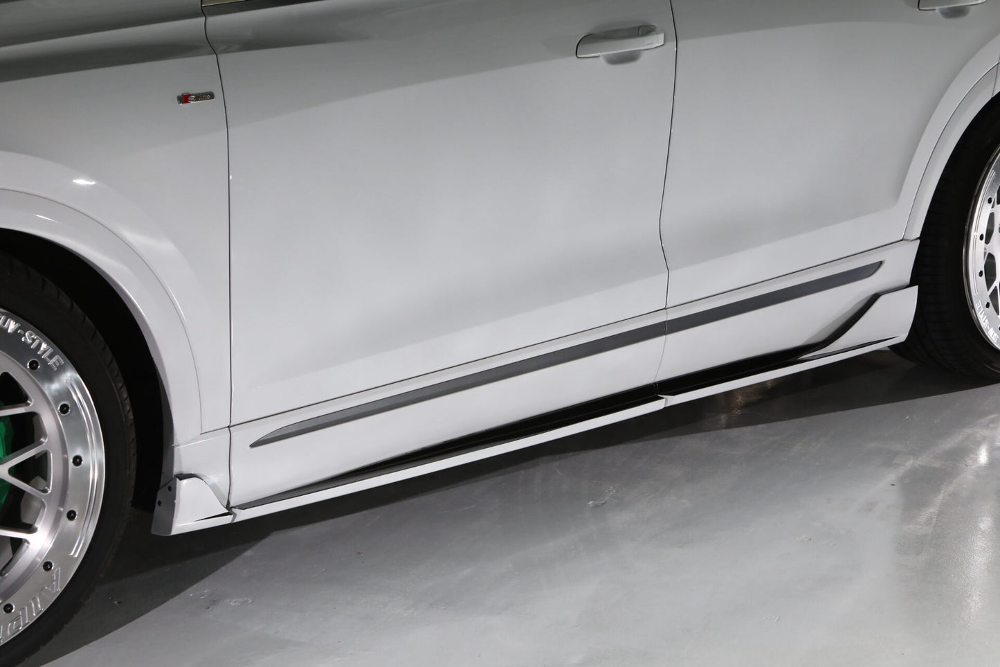 Audi Q8 NEWING Alpil Original Side Diffuser