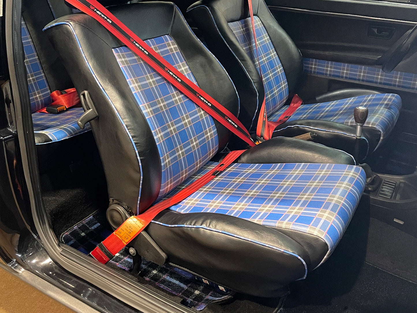 輸入車【神戸タータン】NEWINGオリジナルデザインフロアマット